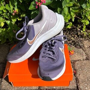 Nike Girls size 4Y Lavender Athletic Shoes